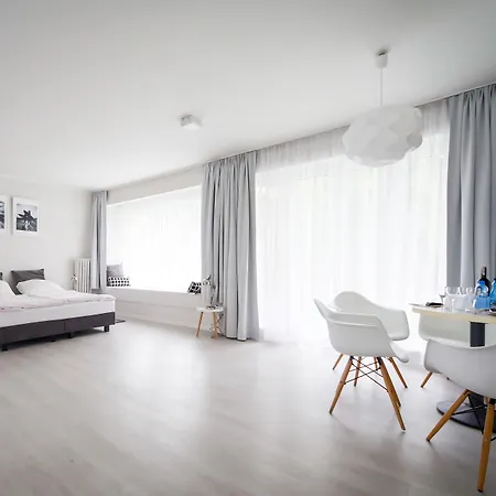 Отель Pomaranczowa Plaza