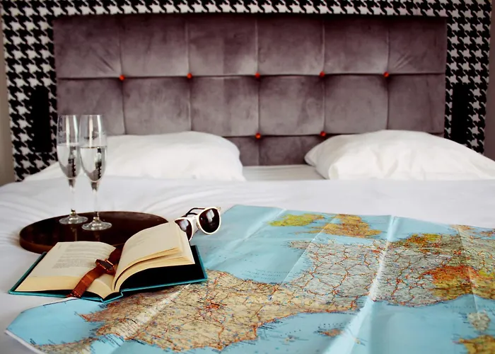 Pomaranczowa Plaza Отель