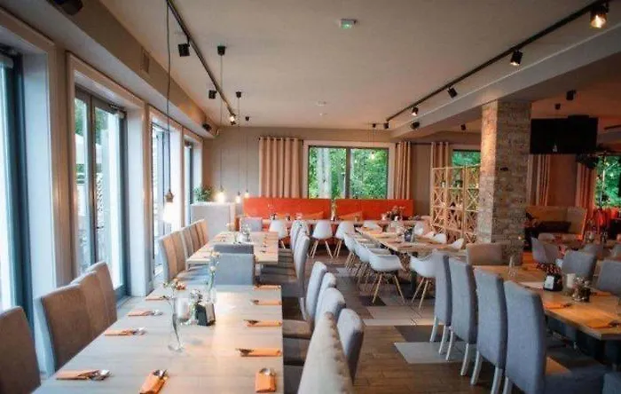 Отель Pomaranczowa Plaza