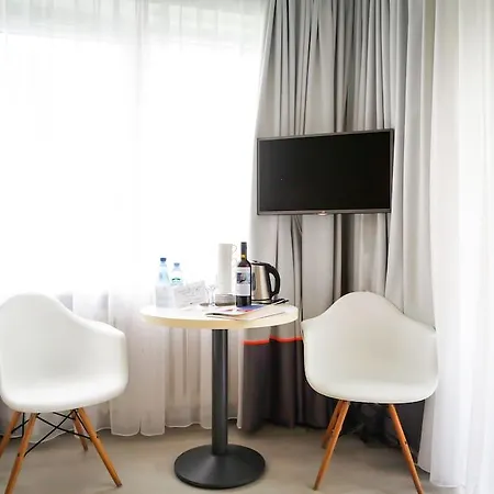 Pomaranczowa Plaza Отель 3*