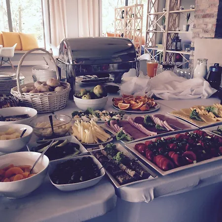 Pomaranczowa Plaza Hotel 3*