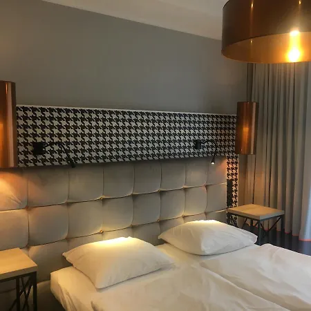 Pomaranczowa Plaza 3*