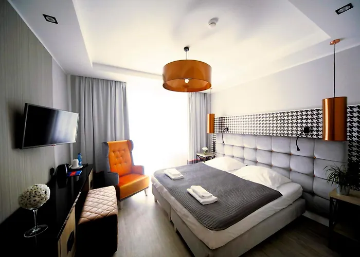 Hotel Pomaranczowa Plaza 3*