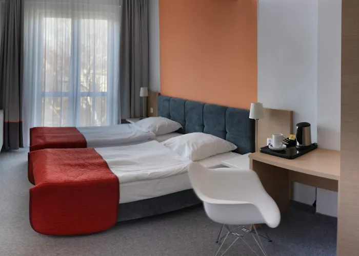 Hotel Pomaranczowa Plaza 3*