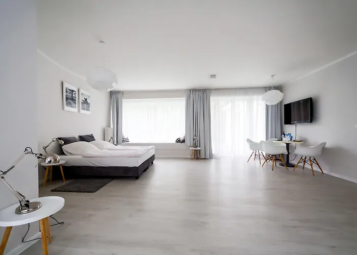 Pomaranczowa Plaza Hotel