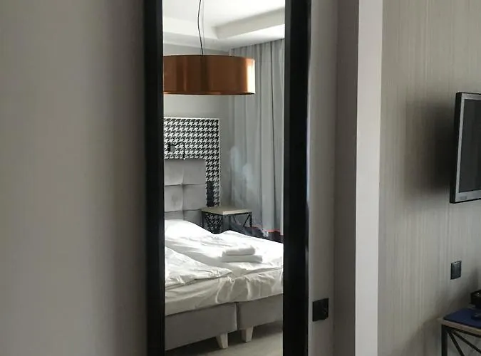 Pomaranczowa Plaza Hotel 3*